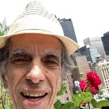 Luiz Simas show with guests Cláudio Infante and Taryn Szpilman! Starting  soon! @claudioinfantemusic @taryn_oficial