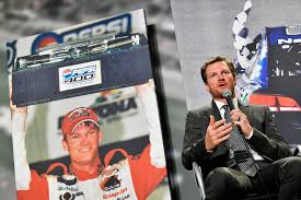 Dale earnhardt jr., who soldiered on in the sport after the death of his father, a nascar icon, has decided to retire after the 2017 season. Dale Earnhardt Jr To Retire After 2017 Season The Daily World