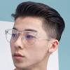 Selain gaya rambut pompadour , tren gaya rambut pria yang lagi tren adalah faded sides. 1
