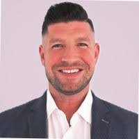 Laura Mickle's Instagram, Twitter & Facebook