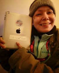 I dag havde vi glæden af at overrække Luna hendes nye iPad. Hun havde givet  udtryk for at hun godt kunne bruge en iPad, og derfor ville vi rigtig gerne  hjælpe hende.