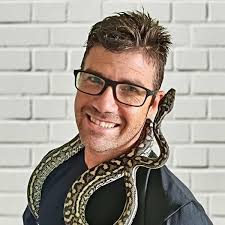 Snake Bight: A Moe, Ray and Leah Adventure: Drew, Christopher J:  9781923163324: Amazon.com: Books