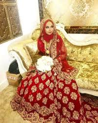 Umumnya, baju sari asli india terbuat dari. 7 Inspirasi Gaun Pengantin Ala India Cocok Untuk Wanita Berhijab