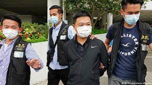 Sebuah mobil berita apple daily di hong kong. Y6soxv86vlppem