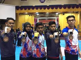 Ta ki küçük oğulları bir gece yarısı korkunç bir haberle eve gelene kadar. Uthm Blackhawk Bawa Pulang Lima Pingat Di Kejohanan Silat Olahraga 2019 Berita Uthm