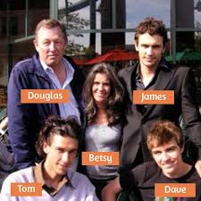 Актер, режиссер, продюсер, сценарист, оператор. James Franco Family Mother Father Brothers Girlfriends Sisters In Law Grandparents