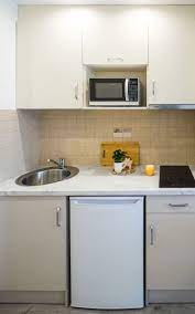 Il permet de laver les ingrédients pour préparer le repas et une fois terminé, de nettoyer les ustensiles, les assiettes et les couverts utilisés. Les Eviers A Privilegier Dans Une Petite Cuisine