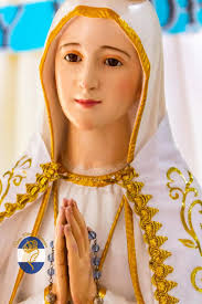 Bendita mi Virgen María. Oh siempre Virgen María, Dios te concedió el honor  de hacerte la madre de Jesús, su único hijo. Por obra y gracia del Espíritu  Santo quedaste encinta y