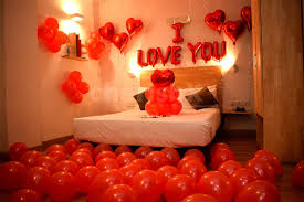 Decorating an apartment can be easily done on a budget. Oyo Room With Decorations In Delhi Ncr