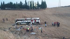 Kazada, ilk belirlemelere göre sürücü olay yerinde öldü, 12 kişi yaralandı. Qhm8s4s76hh7am
