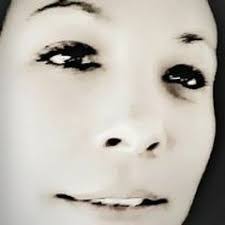 Lora Darby's Instagram, Twitter & Facebook