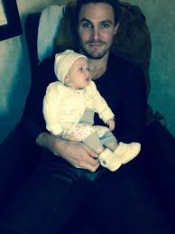 They share a daughter named maverick who was born in 2013. Stephen Amell S Daughter Mavi Supports Arrow With Cartoon Printed Onesie Hollywood Life