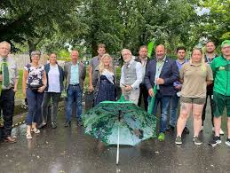 Arbeiten im team bei der erstellung, der pflege und dem unterhalt von privaten und öffentlichen grünanlagen mit. Jugendliche Entdecken Den Garten Und Landschaftsbau Am Tag Der Grunen Berufe