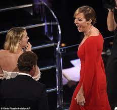 Allison janney was born on 19 november 1959, which means that she is 59 years old, her zodiac sign is scorpio, and nationality american. Oscars 2018 Margot Robbie Wells Up As Allison Janney Wins Daily Mail Online