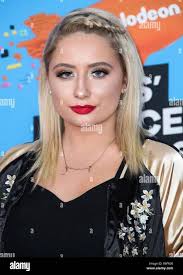 Saffron Barker #20 Hip thrusts for a week, wants an arse but doesn't eat