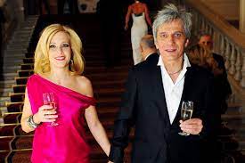 Together they created a unique, hip and overly popular morning show, which continues to be the favourite for many young & old. Varkonyi Andrea Mar Az Elso Randin Felment Bochkor Lakasaba