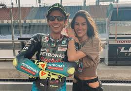 Valentino rossi, 42 anni, e la. Motogp Novello La Fidanzata Di Rossi Denuncia Il Paddock Motogp E Maschilista Gpone Com