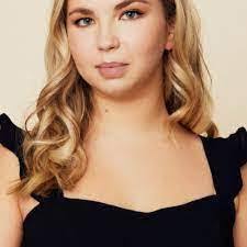 Claudia Bedell's Instagram, Twitter & Facebook