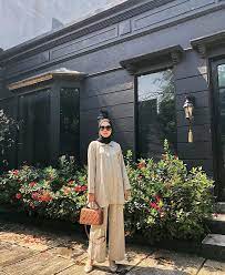 Nurvitasari On Instagram Jumat 10 00 Langit Tadi Pagi Cerah Sekali Siapa Yang Udah Lupa Hari Karena Dirumahaja Kayak Dresses Fashion Academic Dress
