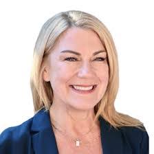 Jennifer Lilley's Instagram, Twitter & Facebook