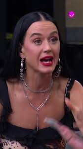 Katy Perry no Brasil 💘 Sabia que a diva ganhou um colar da repórter Luiza  Zveiter em 2012 e ainda guarda o presente? 💫 #RockinRio2024 #Shows  #MaisVocê