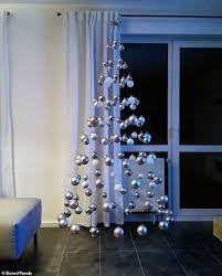 Revellers Share Their Very Unique Christmas Trees Invisible Christmas Tree Easy Christmas Decorations Creative Christmas Trees