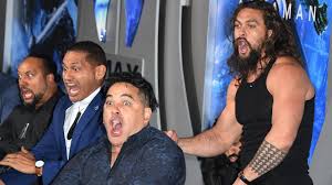Jason's father, joseph, is, technically, of american nationality but he's of native hawaiian descent, living on the island of honolulu all his life. Ø¥ÙŠØ±Ø§Ø¯Ø§Øª Ø£ÙƒÙˆØ§ Ù…Ø§Ù† ØªØªØ®Ø·Ù‰ 250 Ù…Ù„ÙŠÙˆÙ† Ø¯ÙˆÙ„Ø§Ø± ØªØ¹Ø±Ù Ø¹Ù„Ù‰ Ù‚ØµØªÙ‡ Ø¨ÙˆØ§Ø¨Ø© Ø§Ù„Ø´Ø±ÙˆÙ‚ Ù†Ø³Ø®Ø© Ø§Ù„Ù…ÙˆØ¨Ø§ÙŠÙ„