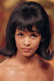 Jeanie Bell's Instagram, Twitter & Facebook