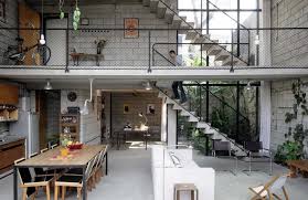 Déplacer la cuisine pour mieux gérer l'espace. Des Mezzanines Qui Ont De L Allure Deco Idees