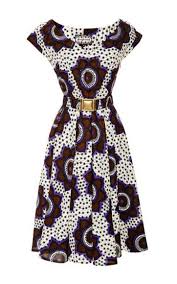 Africouleur choisit et distribue des pagnes africains colorés aux motifs traditionnels, en tissus wax de hollande, très solides, ou plus légers pour les chaleurs estivales. Robe Africaine Moderne En Pagne Pas Chere Sagnsefrance Com