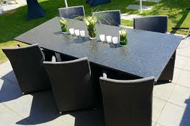 Moderne Terrasse Mit Geradliniger Esstischgruppe Und Toller Tischdeko Gartenmobel Terrassengestaltung Esstischgr Gartenmobel Sets Gartenmobel Esstischgruppe