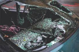 Je m'arrête pour une priorité à droite, je tourne et là juste au moment un piéton traverse. Accident De Voiture Temoignage D Une Femme Qui A Sauve La Vie D Une Victime