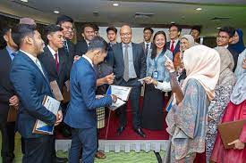 Permodalan nasional berhad's top competitors include cimb, ambank and maybank. Aid For Students The Star