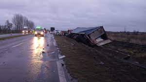 Choque Fatal Entre Dos Camiones Y Dos Autos Tres Muertos Y Cinco Heridos Infobae