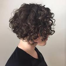 The year 2020 was a damn good year for celebrity hair, and thus far, 2021 is following suit. 60 Most Delightful Short Wavy Hairstyles