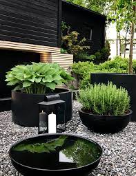 et si on osait le noir dans nos jardins frenchy fancy in 2021 outdoor gardens design garden design backyard landscaping designs