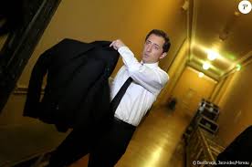 Gad elmaleh à quebec, pour la première fois, il nous fait rire en racontant à quel point les êtres humains sont tous différents et en. Exclusif Gad Elmaleh Avant De Rentrer Sur Scene Pour Son Spectacle Sans Tambour A L Opera De Paris Le 16 Mars 2014 Pour La Premiere Fois Un Humoriste S Est Pr Purepeople