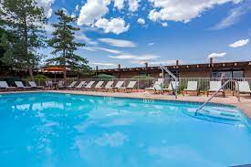 2 reviews of monument valley pool my family and i were coming from out of town googling places to swim in springs this place didn't look like much from the google yelp had no photos therefore i didn't know what to expect when i got here the place was beautiful they have a tennis court basketball court and nice playground beautiful green grass on top of that the view from the swimming pool is. Kayenta Monument Valley Inn