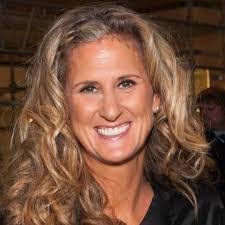 Melissa Heeney's Instagram, Twitter & Facebook