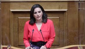 Η όλγα κεφαλογιάννη και ο μίνως μάτσας ενώθηκαν με τα ιερά δεσμά του γάμου κάτω από άκρα μυστικότητα σε στενό οικογενειακό κύκλο. Karfia Kai Apo Thn Olga Kefalogiannh Gia Ton Xeirismo Ths Ypo8eshs Lignadh Dhmokratia