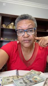 Develop a Christmas spending budget! Start 2025 with money in the bank!  #budgeting #christmas #christmasgifts #justcallmichelle #bossladymichelle  #cashflow #cash