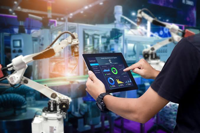 Industry 4.0 IoT dashboard monitoring factory machines in real time