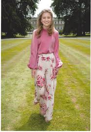 Prinses elisabeth is meertalig en spreekt vloeiend nederlands, frans, duits en engels. Princess Elisabeth The Duchess Of Brabant Biography And Replies Royalresponses
