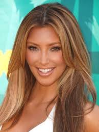 Just A Reminder That Kim Kardashian Used To Match Her Eye Shadow To Every Outfit Hair Colour For Green Eyes Honey Hair Color Dark Blonde Hair Color