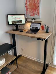 bureau a hauteur reglable avec plateau en chene sur mesure bureau a domicile bureau reglable en hauteur idees pour la maison