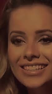 Areia: A Nova Música da Sandy para Status