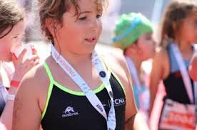 El equipo de triatlón del RCNA participó en el Volcano Kids con 24  deportistas