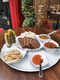 La Cantine Des Tsars Le Resto De Raviolis Russes A Paris Oeufs De Saumon Caviar De Tomates Gastronomie