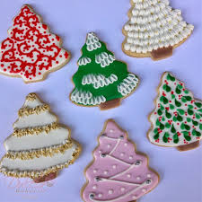 With straw, cut small hole at top of each for ribbon. Six Different Ways To Decorate Christmas Tree Cookies Dulcia Bakery