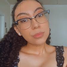 Elizabeth Retana's Instagram, Twitter & Facebook